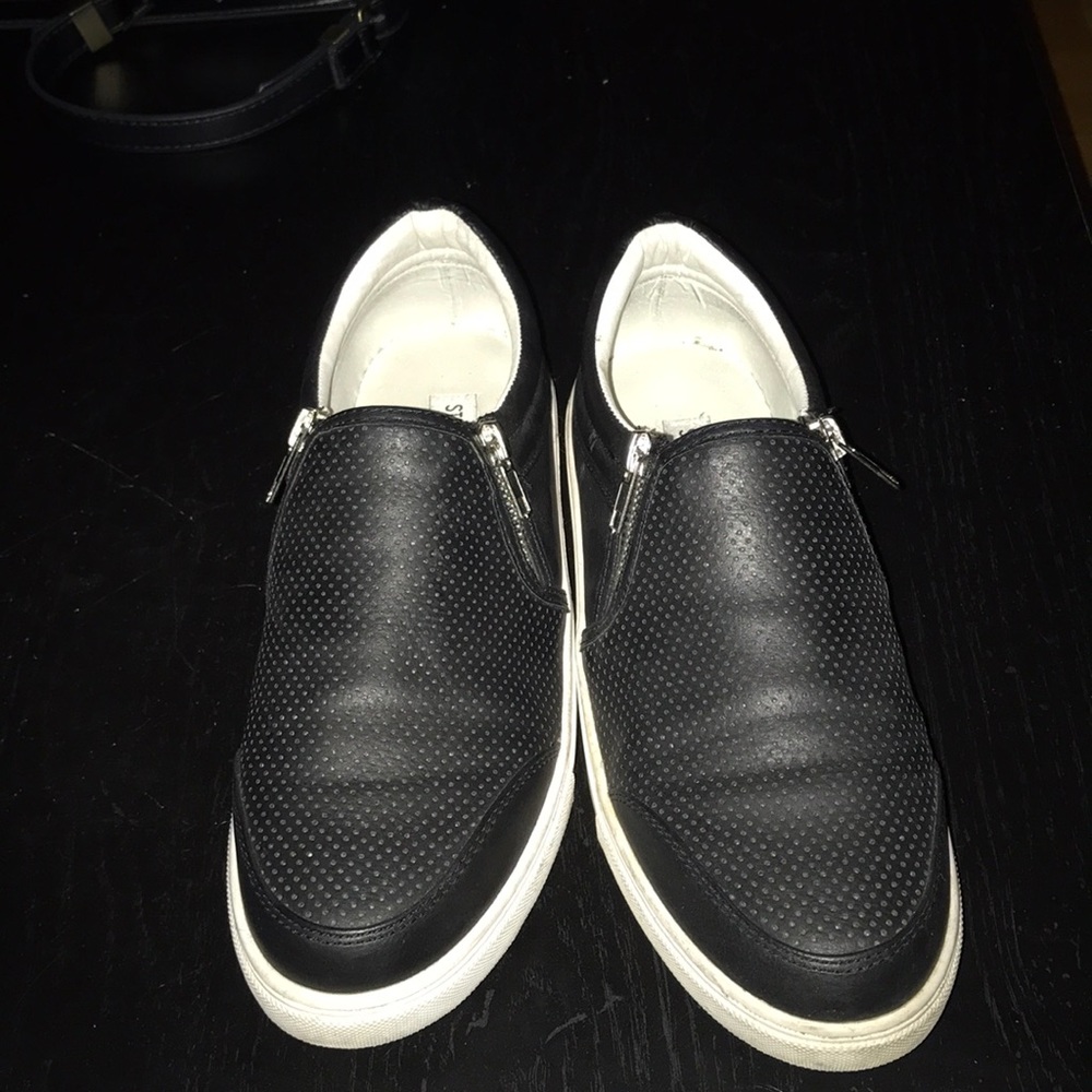 Steve Madden low top zipper fashion slip on
